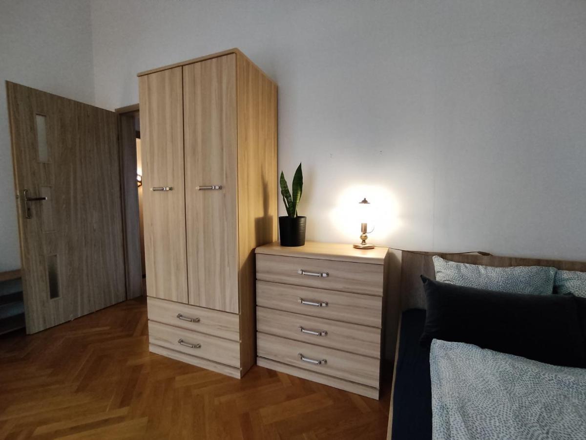 Classic Apartament Metro Kabaty Warszawa Exteriör bild