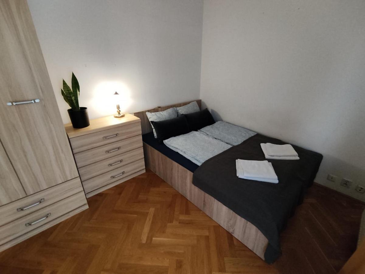 Classic Apartament Metro Kabaty Warszawa Exteriör bild